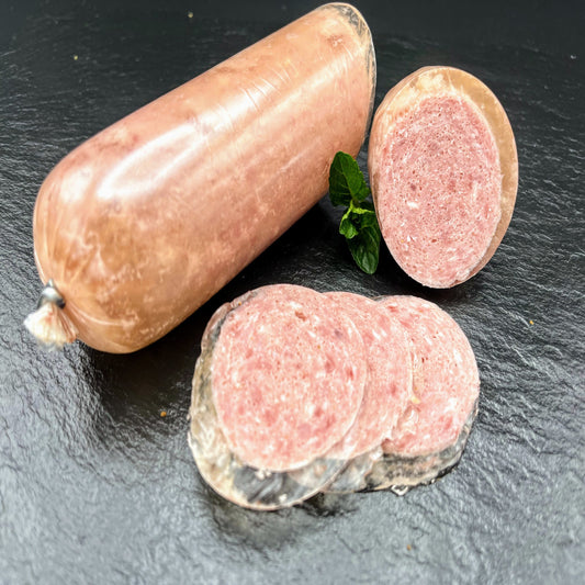 Jägerfrühstück: deftige Brotzeit mit Gurke und Zwiebel