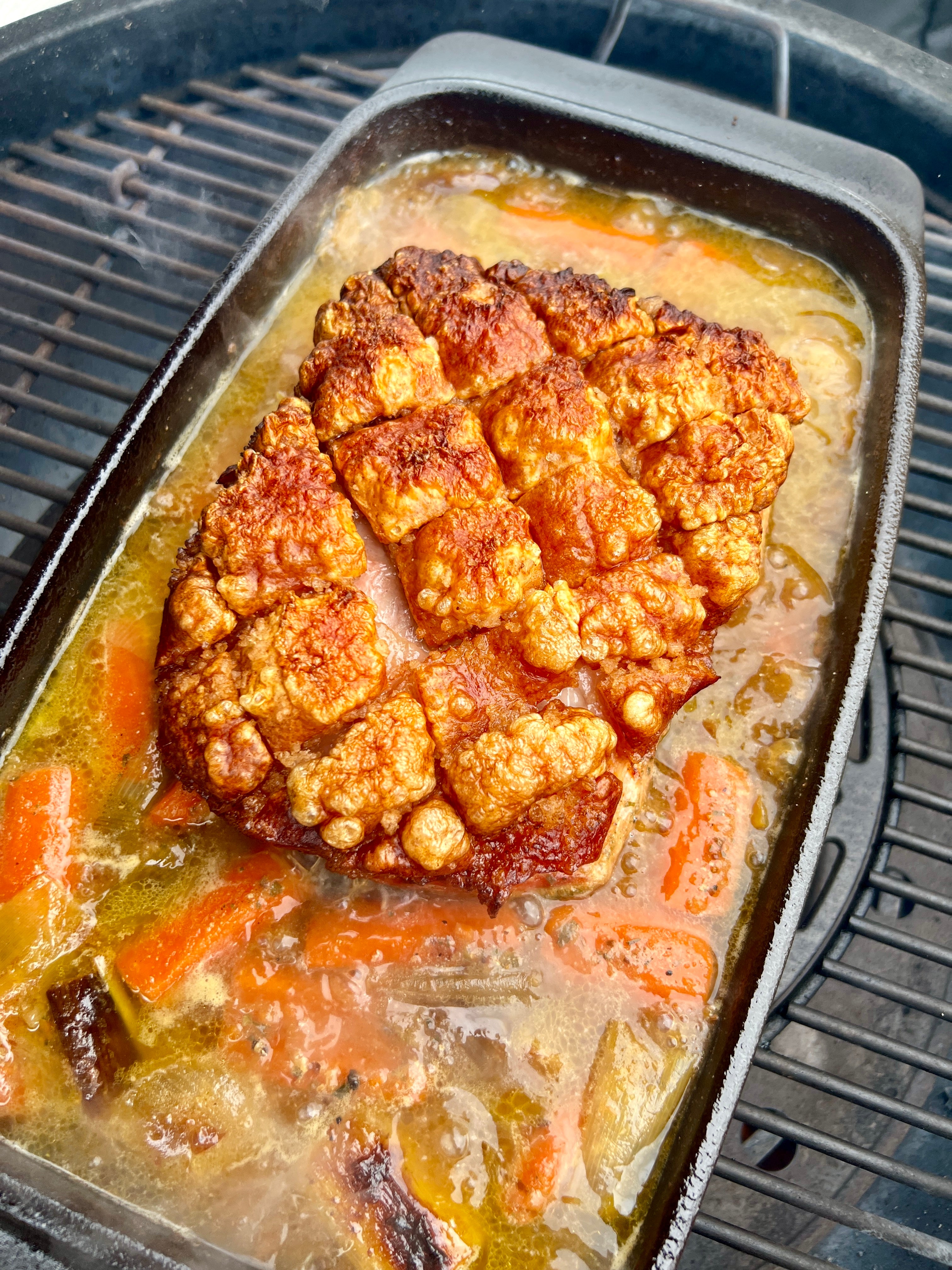 Krustenbraten vom Grill mit leckerer Soße – Dein-Landmetzger.de Krustenbraten vom Grill mit leckerer Soße – Dein-Landmetzger.de