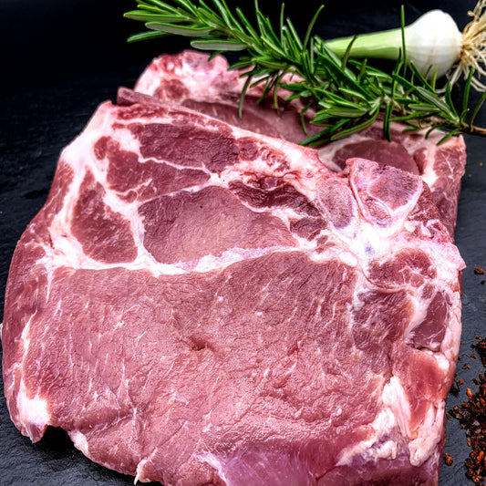 Nackenkotelett: saftig vom Grill