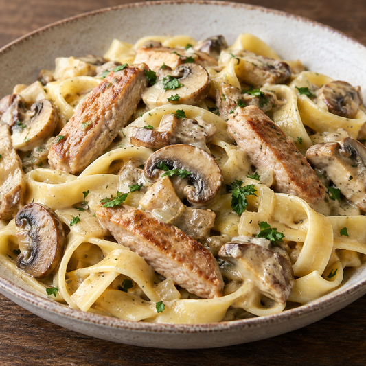 Pilz-Pasta mit Schweinefilet, Champignons, Sahnesauce und Petersilie