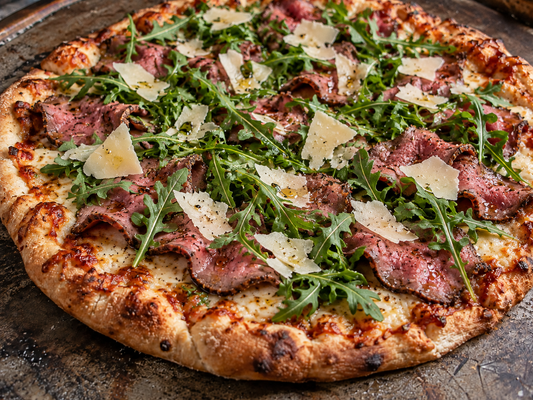 Roastbeef-Rucola-Pizza mit Parmesan
