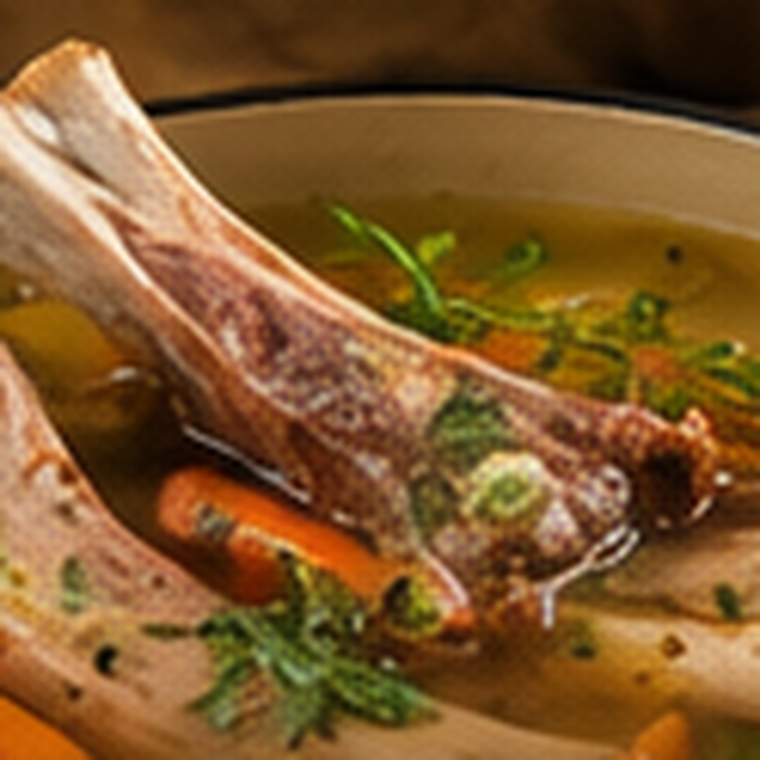 Fleischknochen v. Schwein / Pork Neck Bones: Mit Wurzelgemüse – Kochen – Rezeptbild