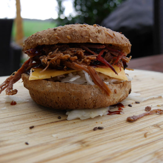 Pulled Beef vom Smoker – saftig gezupfter Rindernacken